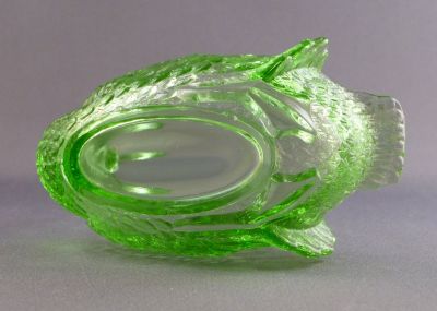 Swan salt
Moulded in feet. Ground base rim
Keywords: pressed;figure;table;sold