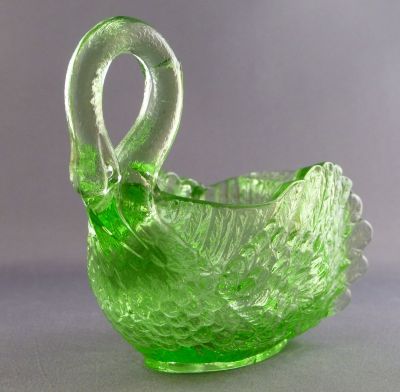 Swan salt
Unknown. head and neck form handle
Keywords: pressed;figure;table;sold