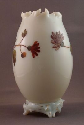 Tall custard glass rose bowl
Designed to look like porcelain
Keywords: blown;enamelgilt;vase