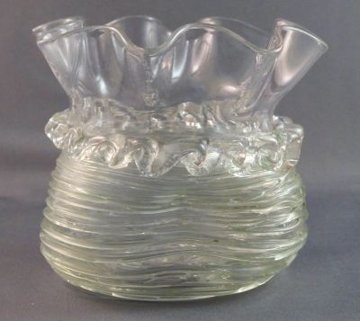 Uranium threaded posy with indented body
Three body indents
Keywords: blown;british;vase