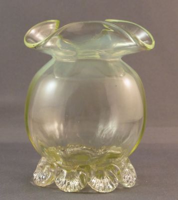 Opalescent, footed, trefoil posy vase
Probably English
Keywords: vase;british;uranium