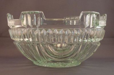 Pale green fruit bowl
Unknown. 21.5 X 10 cm
Keywords: table;dessert;sold