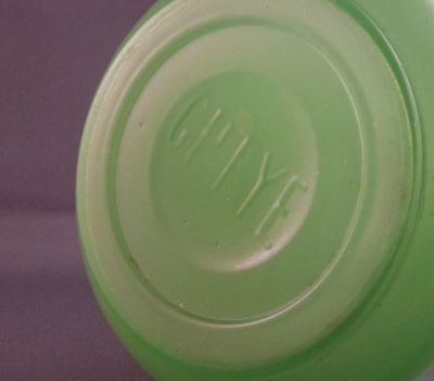 Tye hyacinth vase A, jade uranium glass
Base
Keywords: vase;hyacinth;british;blown;mark