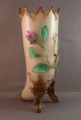 Harrach? cornucopia vase, large
Uranium over cream over fuschia pink body and uranium leaves
Keywords: vase