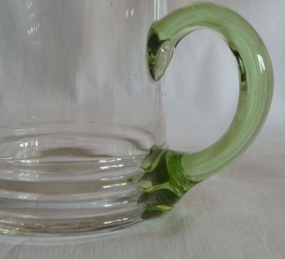 Beer mug A handle
Uranium handle
Keywords: barware;sold;blown