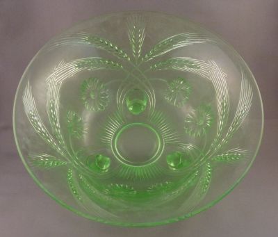 VEB Saschenglas Ottendorf Minden fruit bowl
Renamed post-WWII from Bückeberg ( in the 1937 Walther & Sohne catalogue) but not renumbered
Keywords: sold;table;dessert;german