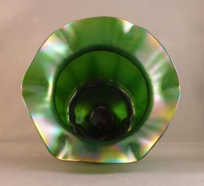 Walsh Walsh tulip and leaf green vase
Optic pattern
Keywords: blown;vase