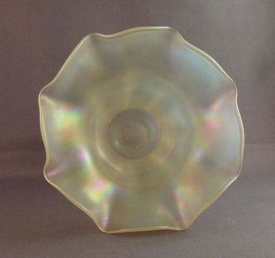 Walsh Walsh canary opalescent mother of pearl vase
Eight-rib mould
Keywords: blown;british;vase