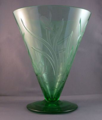 Walsh Walsh Water Lily, Iris and Bulrush vase
Bulrush Polished pontil mark. Marked WalshEngland
Keywords: blown;british;vase