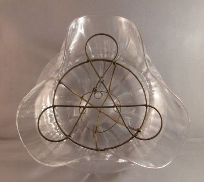 Walsh Walsh tulip and leaf crystal vase with flower holder
With custom-made brass flower holder
Keywords: blown;vase