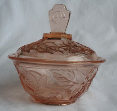 Walther Waltraut dressing table set
Powder bowl
Keywords: sold;bathbed;german