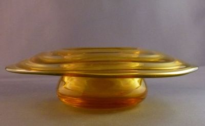 Webb Wavy Sunshine Amber mushroom posy
Marked
Keywords: blown;british;vase