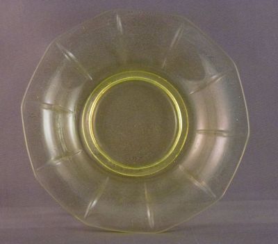 Ribbed dessert bowl underplate
Ribs on top
Keywords: pressed;table;sold